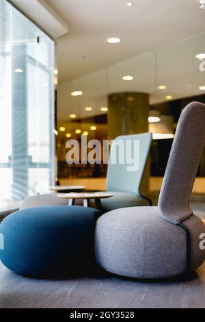 PARIS, FRANKREICH - 01. Sep 2018: Eine breite und enge Aufnahme von Innenräumen im Büro Stockfoto