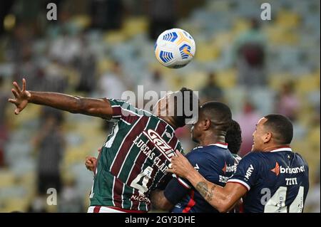 Rio De Janeiro, Brasilien. Oktober 2021. Kämpfen Sie am 6. Oktober 2021 beim Fußballspiel Campeonato Brasileiro (Brasilianische Nationalliga) zwischen Fluminense und Fortaleza im Maracana-Stadion in Rio de Janeiro, Brasilien, um den Ball. Kredit: SPP Sport Pressefoto. /Alamy Live News Stockfoto