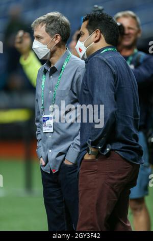 St. Petersburg, Florida. USA; Brian O’Halloran, General Manager der Boston Red Sox, und Eddie romaro Watch, Executive Vice President/Assistant General Manager Stockfoto