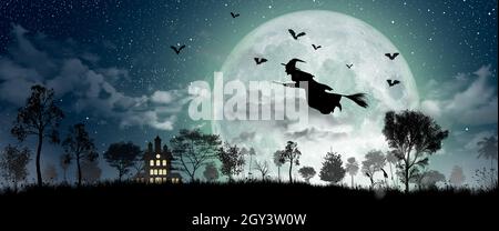 Halloween Silhouette der Hexe fliegen über den Vollmond, Spukhaus, Fledermäuse, und toten Baum. Stockfoto