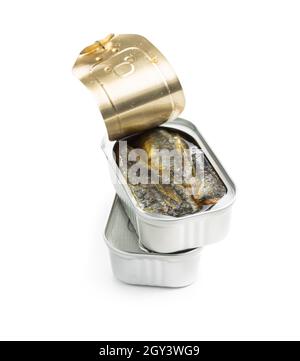 Sardinen aus der Dose. Meeresfische in Zinn können auf weißem Hintergrund isoliert werden. Stockfoto
