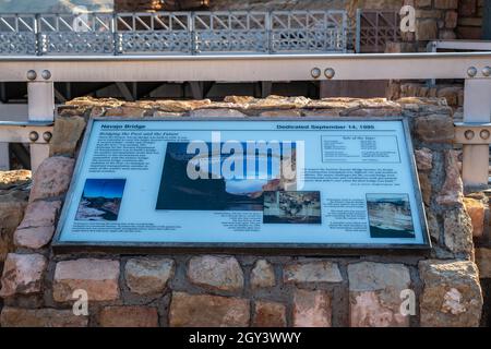 Grand Canyon NP, AZ, USA - 3. Oktober 2020: Die Navajo-Brücke Stockfoto