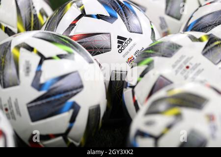 Mailand, Italien, 6. Oktober 2021. Adidas UEFA Nations League Offizielle Matchballs während des Spiels der UEFA Nations League in Giuseppe Meazza, Mailand. Bildnachweis sollte lauten: Jonathan Moscrop / Sportimage Kredit: Sportimage/Alamy Live News Stockfoto