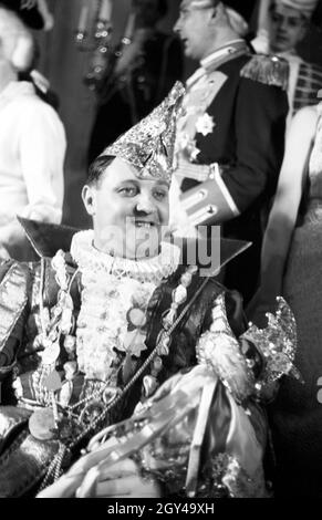 Der Prinz der Fastnacht in Mainz, Martin Ohaus im Jahre 1938 zum hundertjährigen Jubiläum des Mainzer Carneval Verein (MCV). Der Prinz von Karneval in Mainz 1938, anlässlich des 100. Jahrestages der führenden lokalen Karnevalsverein. Stockfoto