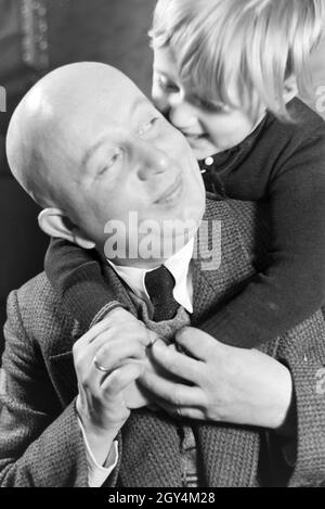 Vater und Sohn einer kinderreichen Familie, Deutsches Reich 30er Jahre. Vater und Sohn eines erweiterten Familie, Deutschland 1930. Stockfoto