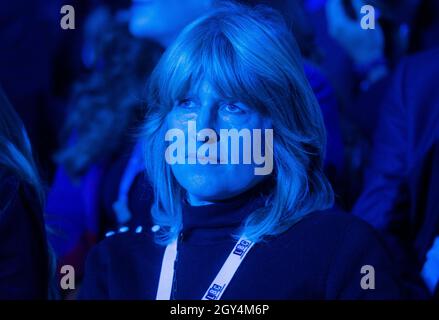 Rachel Johnson, Journalistin, Fernsehmoderatorin und Autorin bei der Parteikonferenz der Konservativen Partei. Sie hört sich die Rede des Premierministers an. Stockfoto