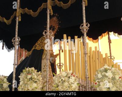 Die Karwoche in Spanien ist die jährliche Hommage an das Leiden Jesu Christi, die von katholischen Ordensbrüderschaften gefeiert wird Stockfoto