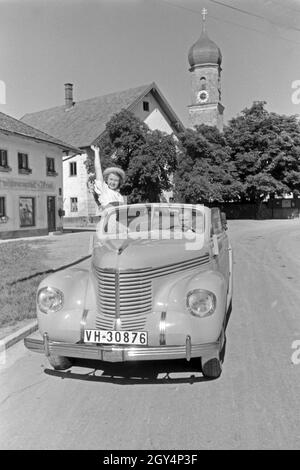 Der österreichischen Fictitious character Gusti Wolf macht das Ferien auf dem Lande, Deutschland 1930er Jahre sterben. Österreichische Schauspielerin Gusti Wolf im Urlaub auf dem Lande, Deutschland 1930. Stockfoto