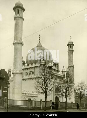 Das Foto zeigt die erste Moschee in Berlin in der Brienner Straße, von der Berliner Straße aus gesehen. Undatierte Fotografie, aufgenommen in den 1930er Jahren. [Automatisierte Übersetzung] Stockfoto