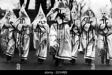 Mitglieder des Ku Klux Klan bei einem marsch in den USA. [Automatisierte Übersetzung] Stockfoto