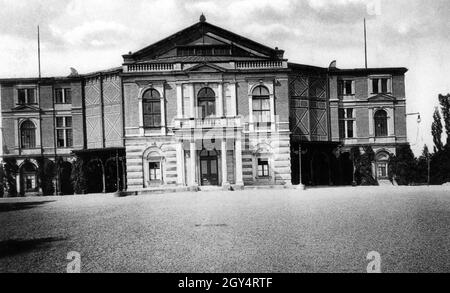 Das Foto zeigt das Richard-Wagner-Theater (heute: Festspielhaus) in Bayreuth im Jahr 1894. [Automatisierte Übersetzung] Stockfoto