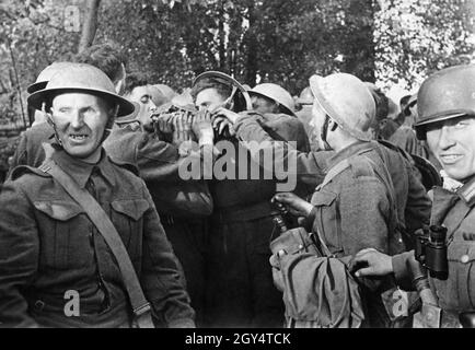 Nach ihrer Niederlage in Arras wurden britische Soldaten gefangen genommen. [Automatisierte Übersetzung] Stockfoto