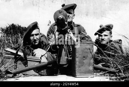 Soldaten des Londoner schottischen Luftabwehrregiments während eines Manövers in Frankreich. [Automatisierte Übersetzung] Stockfoto