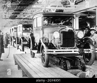 Fließband-Produktion im Ford-Werk in Detroit. [Automatisierte Übersetzung] Stockfoto