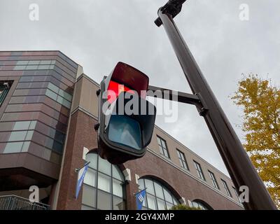 Yokohama, Japan - 22. November 2019: Die rote Ampel in der Stadt Yokohama Stockfoto