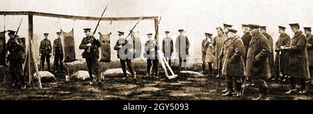 WW - Viscount French ' of Ypern' inspiziert Bajonettpraxis im Lord Derby Group System Training Center in Großbritannien. Feldmarschall John Denton Pinkstone French, 1. Earl of Ypern aka Sir John French (1852-1925), diente auch als Midshipman kurz in der Royal Navy, bevor er Kavallerieoffizier wurde. Seine Karriere wurde fast beendet, nachdem er in der Scheidung eines anderen Offiziers genannt wurde, während er in Indien in den frühen 1890er Jahren war. Er war angeblich sein ganzes Leben lang als Frauenheld bekannt. Stockfoto