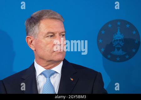 Preisträger Klaus IOHANNIS, Präsident Rumäniens, Internationaler Karlspreis der Stadt Aachen, Preisverleihung im Rathaus Aachen am 2. Oktober 2021. Stockfoto