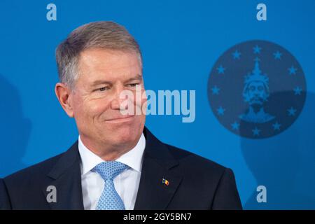 Preisträger Klaus IOHANNIS, Präsident Rumäniens, Internationaler Karlspreis der Stadt Aachen, Preisverleihung im Rathaus Aachen am 2. Oktober 2021. Stockfoto