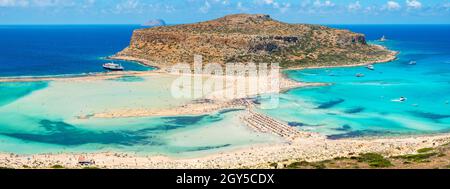 Panoramablick auf den Strand und die Lagune von Balos auf der Halbinsel Gramvousa. Kreta, Griechenland Stockfoto