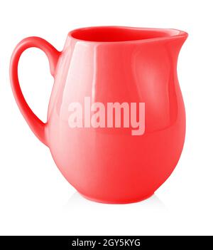 Das rote Milchkännchen für Milch auf weißem Hintergrund. Speicherplatz kopieren Stockfoto