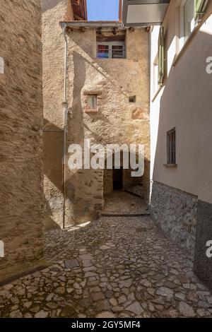 08.04.2021 Brè Paese im Tessin, Schweiz. Gasse und niemand drinnen Stockfoto