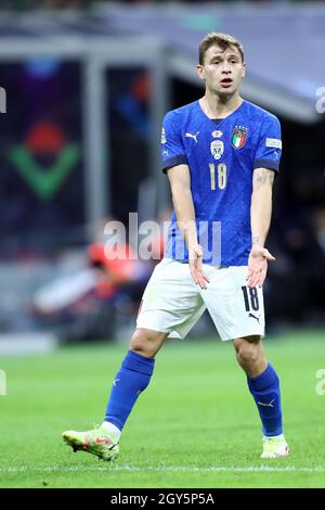 Nicolo Barella aus Italien schaut während des Halbfinalmatches der UEFA Nations League zwischen Italien und Spanien auf. Stockfoto