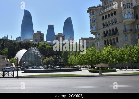 Blick auf Baku von der Straße in der Nähe der bouleward am kaspischen Meer in Aserbaidschan. Stockfoto