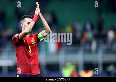 Der Spanier Sergio Busquets feiert das Halbfinale der UEFA Nations League zwischen Italien und Spanien. Stockfoto