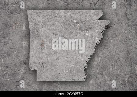 Karte von Arkansas auf verwittertem Beton Stockfoto