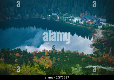 Popradske See in der Hohen tatra, slowakei. Herbstlandschaft Stockfoto