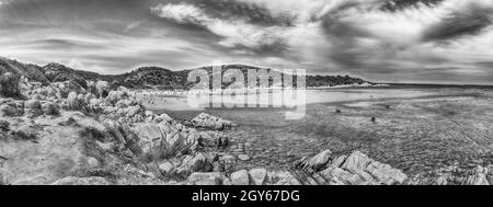 Panoramablick auf die berühmte Spiaggia del Principe, einem der schönsten Strände der Costa Smeralda, Sardinien, Italien Stockfoto