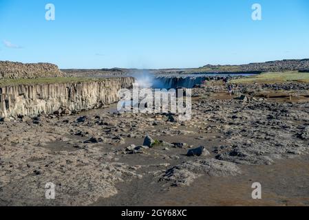 Dettifoss ist der mächtigste Wasserfall auf Island. Es ist in Jokulsargljufur National Park Der northeasten Island auf dem Fluss Jokulsa ein Fj entfernt Stockfoto