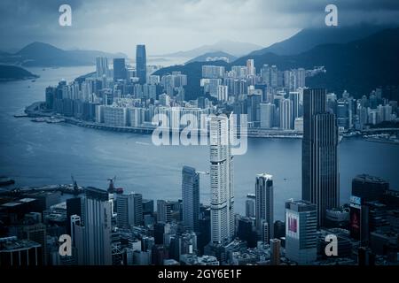 Die Skyline von Hongkong ist vom Observatorium Sky100 aus sichtbar. Aufnahmeort: Hong Kong Special Administrative Region Stockfoto