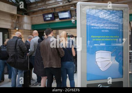 Paris, Frankreich, 4. Oktober 2021: Am Gare du Nord in Paris verkehren Eurostar-Züge zwischen Paris und London mit weniger Einschränkungen für Passagiere, da die Amber List der Länder von der britischen Regierung aufgehoben wurde. Anna Watson/Alamy Live News Stockfoto