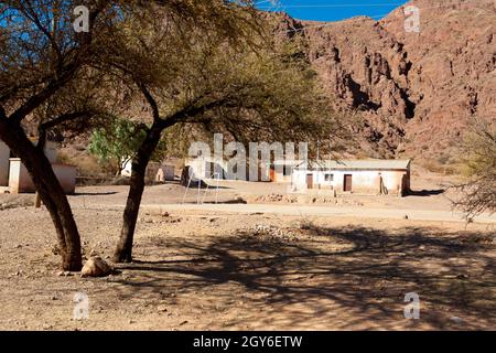 Kleine Stadt aus Bolivien. Quebrada de Palmira. bolivianischen Landschaft Stockfoto