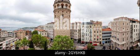 Galata-Turm, 1348 von den Genuesen als Teil ihrer Befestigungsanlagen erbaut. Er wurde von den Osmanen als Wachturm genutzt. Beyoglu, Istanbul, Türkei Stockfoto