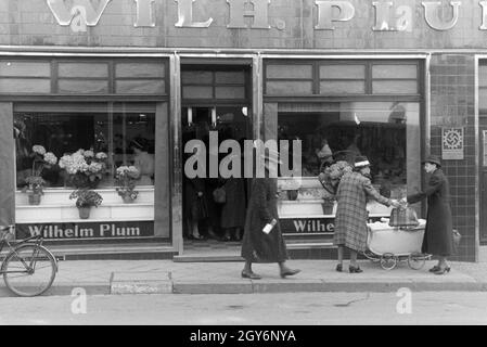 Außenansicht Auf Den Musterbetrieb Wilhelm Plum in München Gladbach, Deutsches Reich 1941. Außenansicht der Modellpflanze Wilhelm Plum in München Gladbach Deutschland 1941. Stockfoto