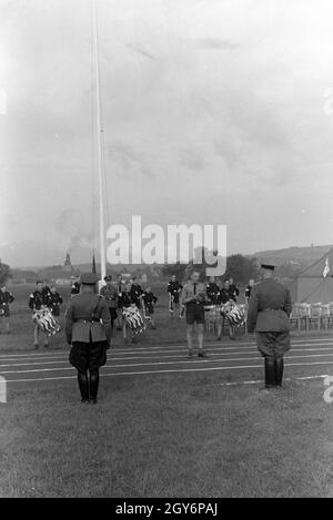 Schüler und Ausbilder der Napola Naumburg bei einem Sportwettkampf, Deutsches Reich 1941. Schüler und Lehrer des NaPolA Naumburg zu einem sportlichen Wettkampf, Deutschland 1941. Stockfoto