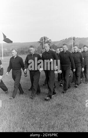 Sportler der Napola Naumburg bei einem Wettkampf, Deutsches Reich 1941. Athleten Der NaPolA Naumburg an einer Konkurrenz, Deutschland 1941. Stockfoto