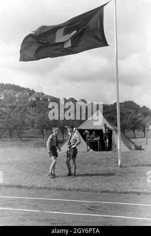 Schüler der Napola Naumburg Bei Einem Sportwettkampf, Deutsches Reich 1941. Schüler NaPolA Naumburg bei einem sportlichen Wettkampf, Deutschland 1941. Stockfoto