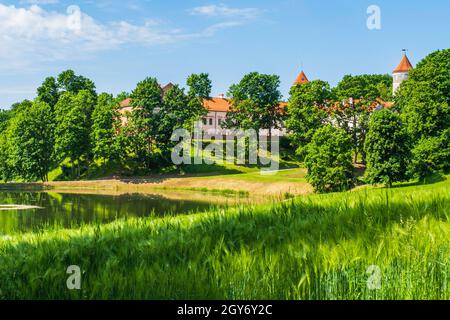 Schloss von Panemune - großes Schloss aus dem 17. Jahrhundert am Fluss Neman, Litauen. Stockfoto