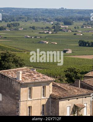 Berühmten französischen Weinberge bei Saint Emilion Stadt in der Nähe von Bordeaux, Frankreich. St Emilion ist einer der wichtigsten Bereiche der Rotwein Bordeaux und sehr beliebt Stockfoto