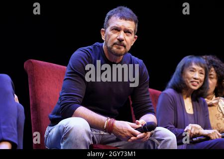 Madrid, Spanien. Oktober 2021. Der Schauspieler Antonio Banderas präsentiert „A Chorus Line“ im Calderon Theater in Madrid. Kredit: SOPA Images Limited/Alamy Live Nachrichten Stockfoto