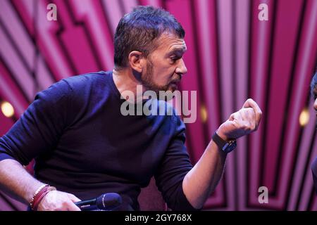 Madrid, Spanien. Oktober 2021. Der Schauspieler Antonio Banderas präsentiert „A Chorus Line“ im Calderon Theater in Madrid. (Foto: Atilano Garcia/SOPA Images/Sipa USA) Quelle: SIPA USA/Alamy Live News Stockfoto