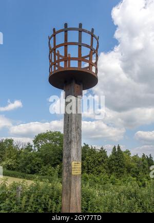 Exton Beacon in der Nähe des Naturreservats Beacon Hill, errichtet zum Gedenken an das Diamantenjubiläum von Queen Elizabeth II in Hampshire, England, Großbritannien Stockfoto