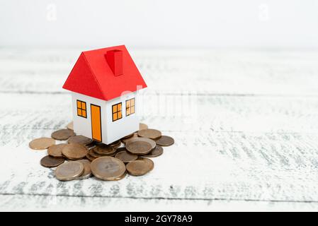 Die Zuweisung Von Ersparnissen Zum Kauf Neuer Immobilien, Das Sparen Von Geld, Um Haus Zu Bauen Stockfoto
