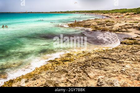 Der malerische Strand von Punta della Suina in der Nähe von Gallipoli in Salento, Apulien, Italien Stockfoto