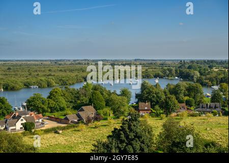 Fantastische Aussicht über Norfolk Broads von der Spitze des Turms der St. Helen's Church in Ranworth, Norfolk, England. Stockfoto