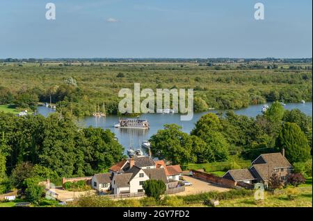 Fantastische Aussicht über Norfolk Broads von der Spitze des Turms der St. Helen's Church in Ranworth, Norfolk, England. Stockfoto