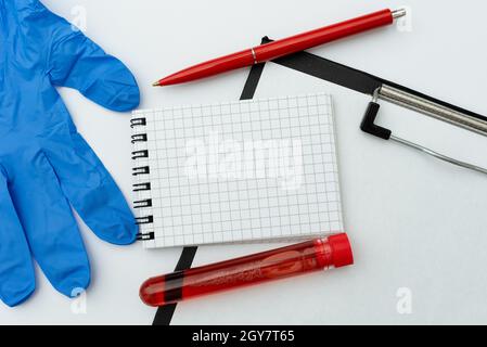 Meldung Zur Verbreitung Des Virusbewusstseins, Vorbereitung Von Infektionsmedikamten Stockfoto